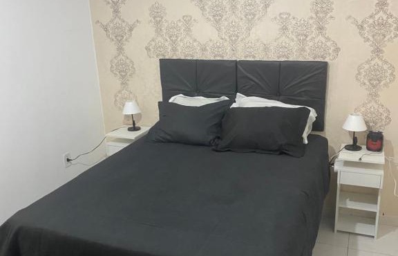 Alugo quarto não é apartamento todo, perto da praia