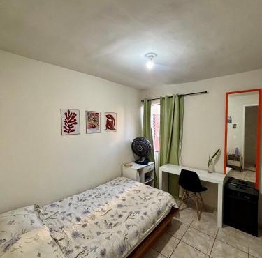 Alugo quarto privado em apartamento