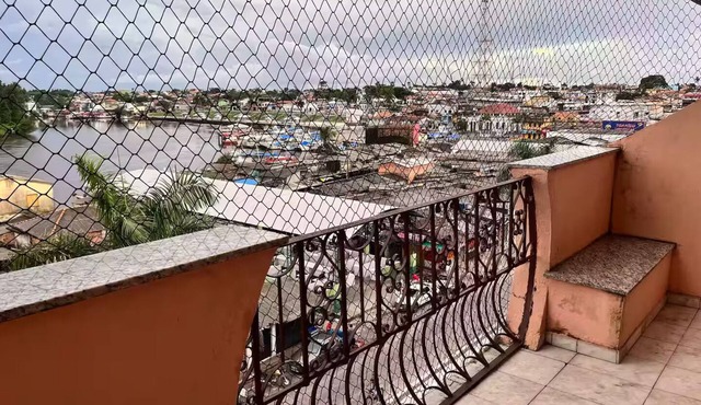 Amazon Estuary Breeze Apartment