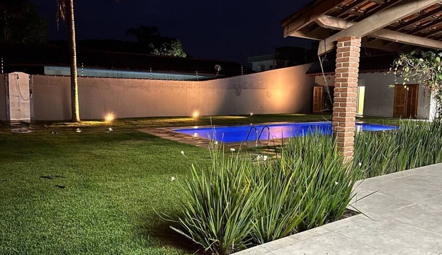 Ampla Casa Prox Riviera c Piscina e Churrasqueira