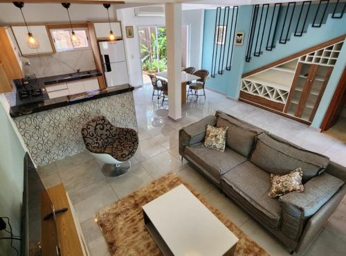 Amplia y Moderna Casa, en inmejorable ubicación