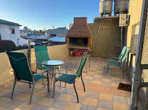 Amplio Depto 3 dormitorios hasta 7 huéspedes, Familias y Corporativos, garage privado, Terraza con Parrilla "Stay Neuquen"