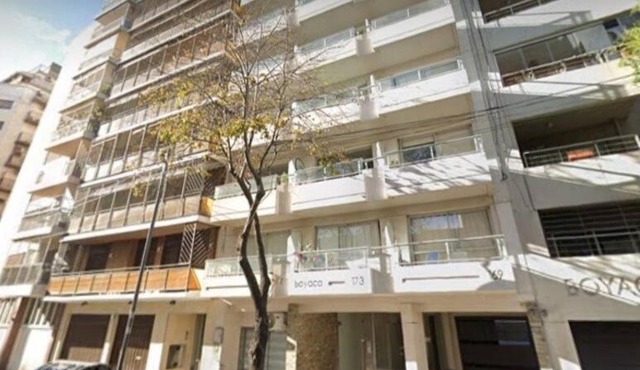 Amplio monoambiente en edificio moderno