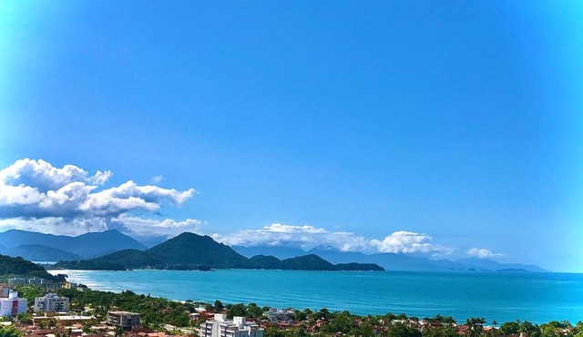 Amplo apê condomínio piscina Toninhas Ubatuba