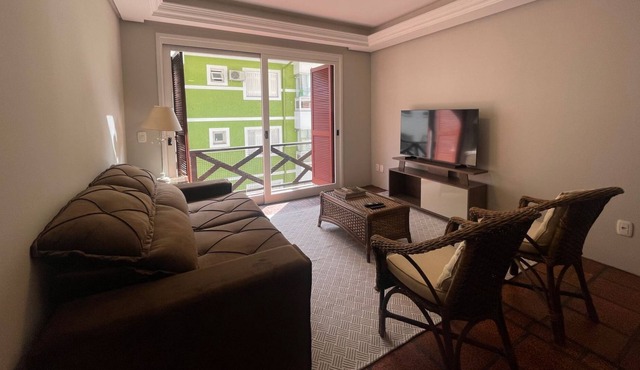 Amplo Apartamento no Centro de Gramado. 450 Metros da Rua Coberta