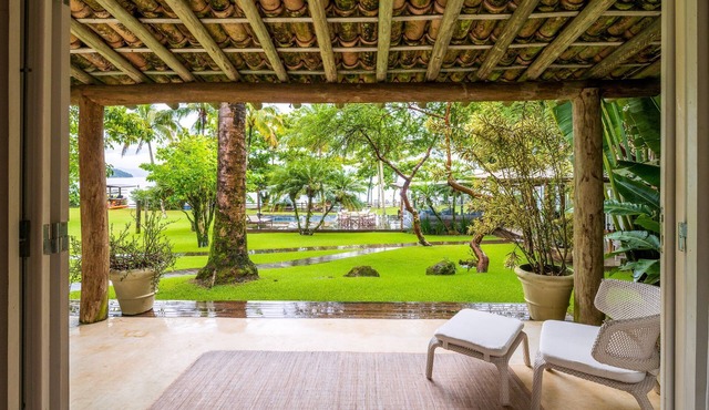 Ang003 - Luxurious beachfront property in Ilha Grande
