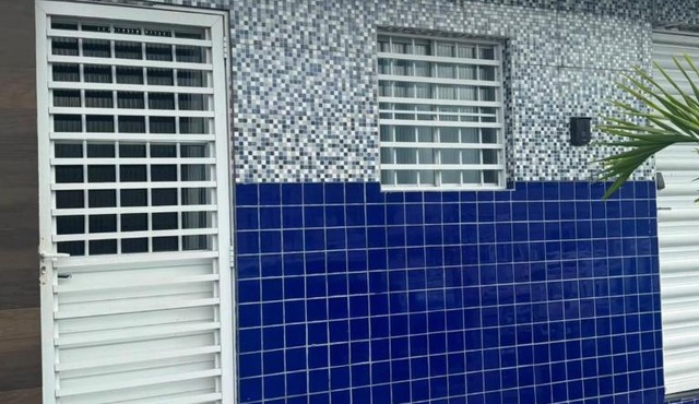 Apê com acesso direto pela rua e recepção 24h.
