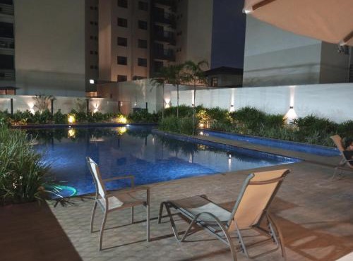 Apê em condomínio, com piscina, ar condicionado, na melhor localização de Ilhéus!