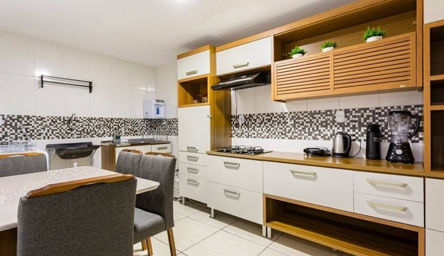 Ap Com Suite ,wi-fi 500mb , Estacionamento, Elevador, Cozinha Completa , Jr Catito