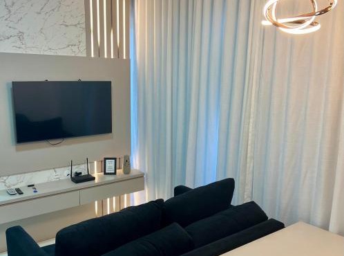 Ap completo a 900m da Vila Germânica com Piscina, Academia, Wi-Fi, Ar, Garagem e Tv no quarto