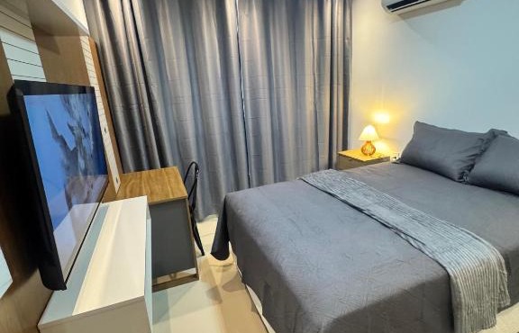 AP completo próx ao Shopping com piscina, garagem e ar