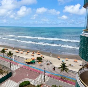 Ap frente mar com piscina - vista incrível - pé areia - Wi-Fi e garagem