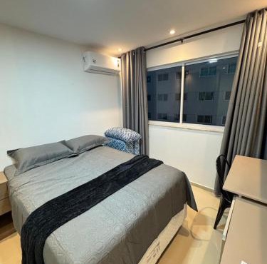 Ap próx ao shopping com garagem, piscina e ar