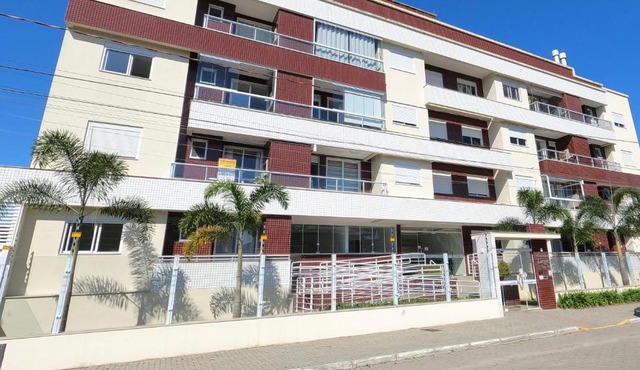 Ap Top Canasvieiras 01 - Apartamento em Canasvieiras com piscina e 2 garagens