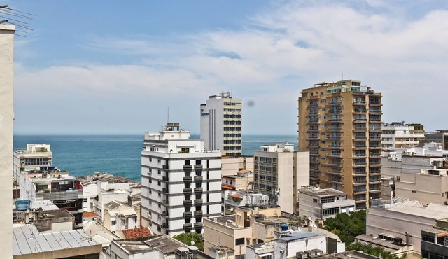 ap. with partial sea view, high floor with lots of ventilation, very airy,