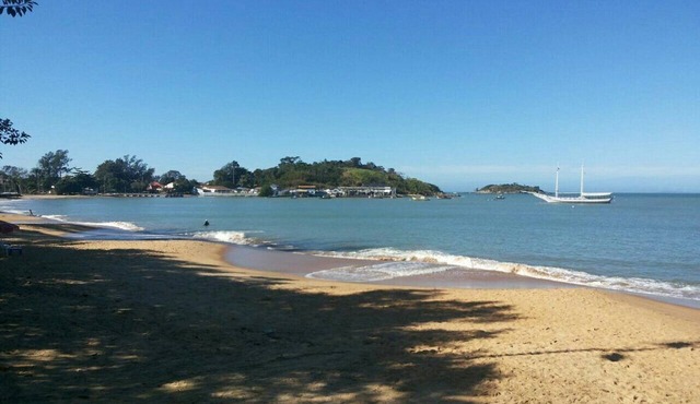 Apartamento no Centro de Rio das Ostras. Localizado a cerca de 50m da praia.