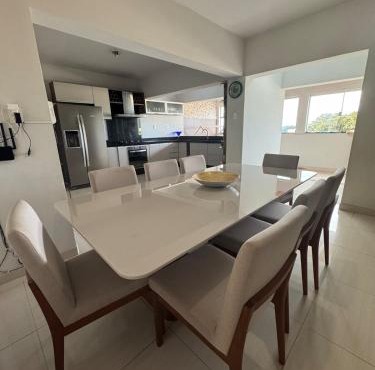 Apartamento 3 Quartos com garagem para 2 carros, até 8 Hóspedes e 1 Criança, espaçoso e familiar