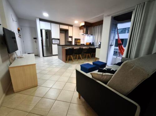 Apartamento 700m da praia, com kit praia, estacionamento e ar condicionado