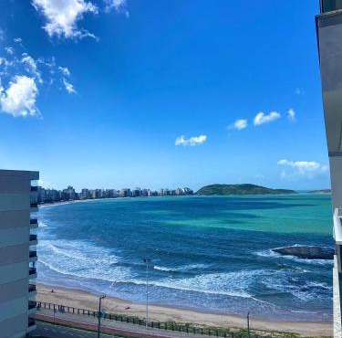 Apartamento aconchegante com vista única para o mar