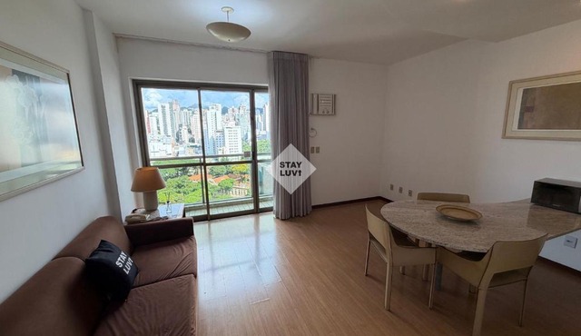 Apartamento Amplo com Varanda na praça da Savassi