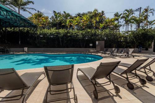 Apartamento Premium | Complexo Hoteleiro c/Piscina, Academia, Ar e Wi-Fi | Ao Lado da Anchieta - Da Capital ao Litoral