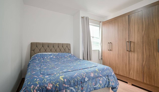 Apartamento c Varanda perto da UFJF e do Aeroporto