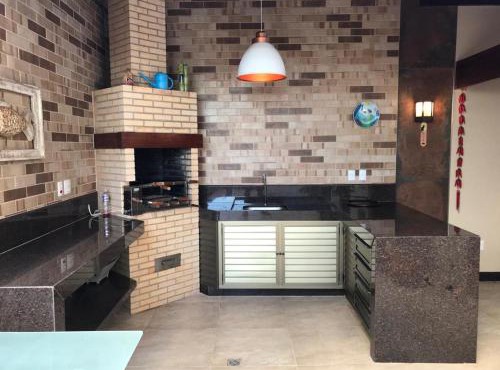 Apartamento com área externa na Bacutia - uma quadra do mar