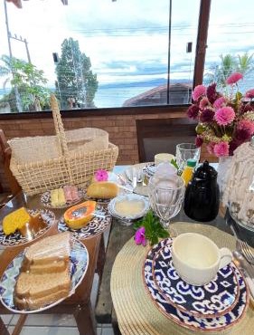 Apartamento com churrasqueira, ar condicionado e vista para o mar localização espetacular
