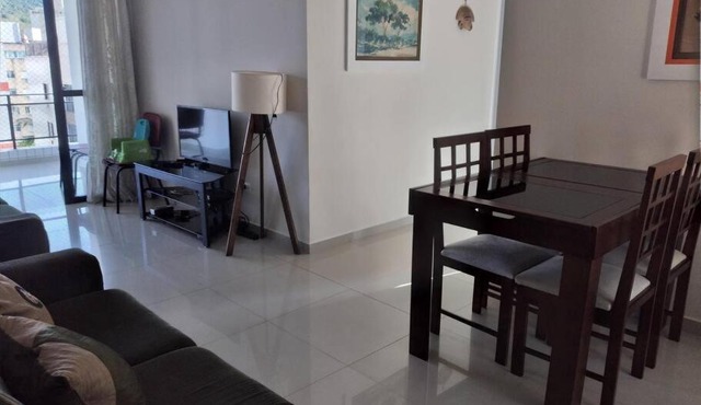 Apartamento com churrasqueira e próximo à praia