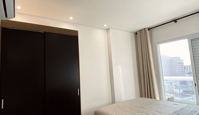 Apartamento com Piscina, Moderno e Luxuoso