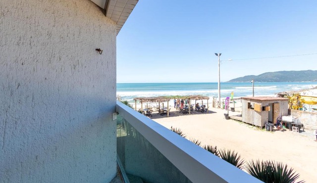 Apartamento com Vista Mar e Acesso a Praia YY4578