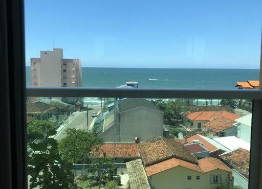 Apartamento com vista para o mar