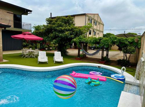 Apartamento con piscina, terraza y parking en las cercanías de Asunción