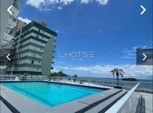 Apartamento fantástico com linda vista lateral do mar