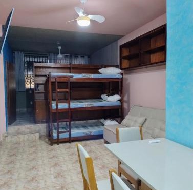 Apartamento inteiro moderno com 7 camas em frente ao metrô