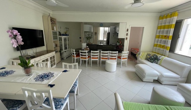 Apartamento Maré Mansa a 30 metros da praia Mansa em Caiobá com Wifi