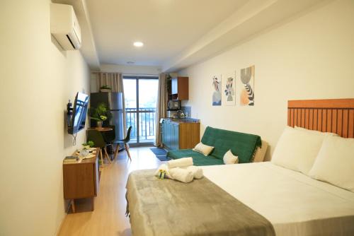 Apartamento para 4 pessoas na frente do metrô e com piscina no Rooftop