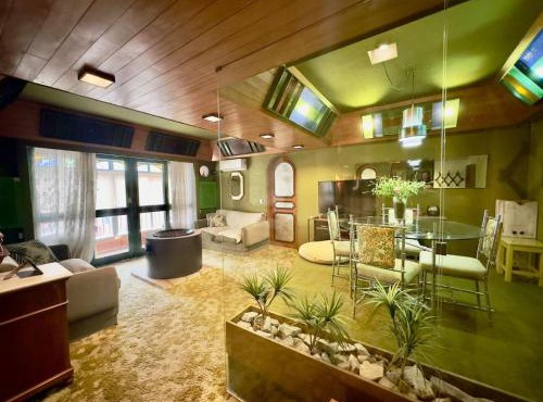 Apartamento retrô dentro da Rua Coberta