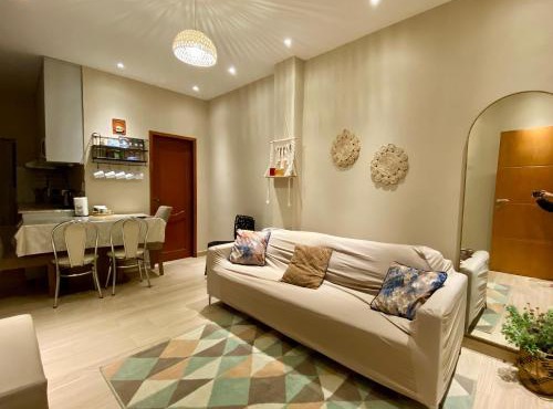 Apartamento RR Agradable y Moderno c 2 dormitorios y estacionamiento interno techado