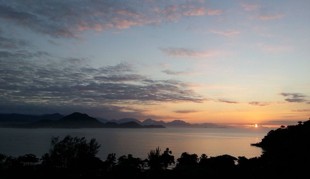 Apartment in a fully equipped condominium with panoramic ocean views.