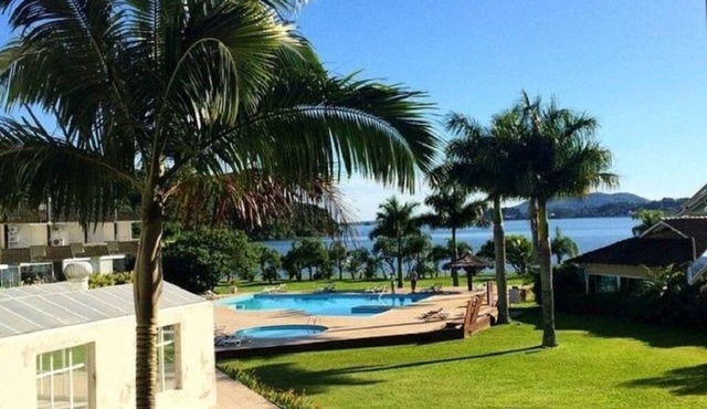 Apartment in condominium resort on the edge of Lagoa da Conceição