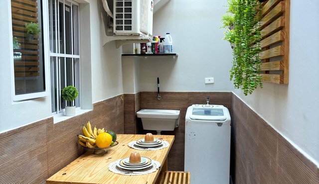 Apartment in downtown Recife with two private bedrooms/Wi-Fi, garage.