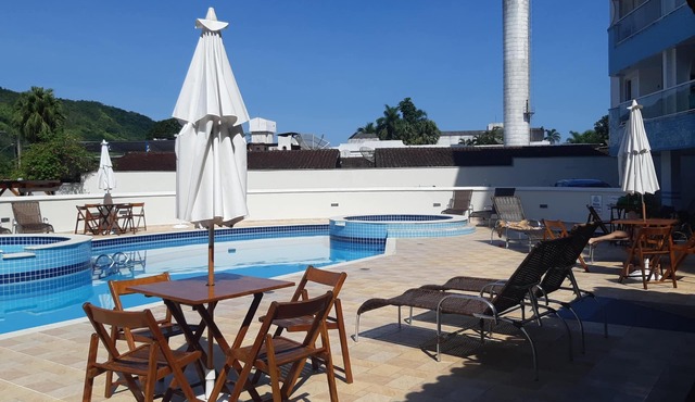 Apartment in Enseada, 2 bedrooms, air conditioning, swimming pool and 100m from the beach!