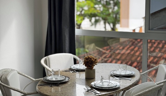 Apartment in Jurerê, just 100 meters from the beach.