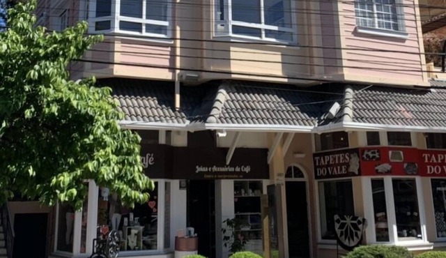 Apartment Located in front of the bus station.