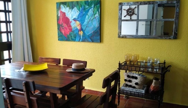 Apartment with a prime location close to beaches, bars and restaurants.