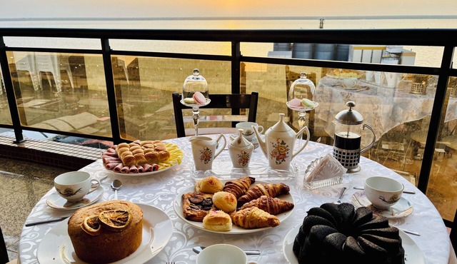 Apartment with BEAUTIFUL VIEW, 3 suites, NOBLE AREA, COP 30, complete condominium.