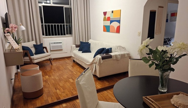Apartment with panoramic views of Sugarloaf Mountain and the sea.