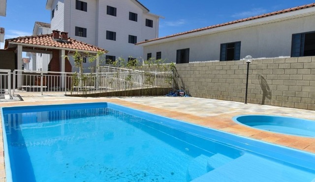 Apartment with pool and barbecue, 8 minutes from the center.