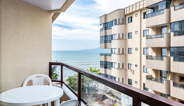 Apartments in a Beachfront Building at Meia Praia, Itapema - Evbs